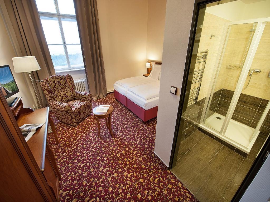 Ea Zamecky Hotel Hrubá Skála Zimmer foto